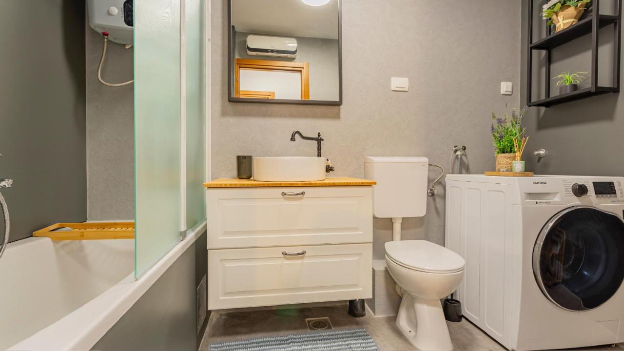 New Delux Green Garden Apartment With Hotube **** สปลิท ภายนอก รูปภาพ