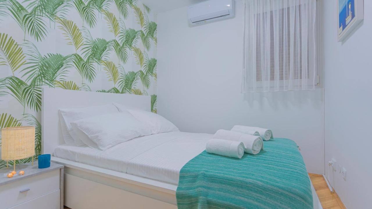 New Delux Green Garden Apartment With Hotube **** สปลิท ภายนอก รูปภาพ