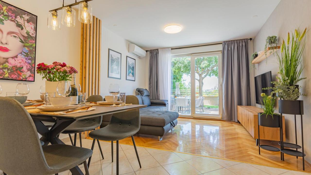New Delux Green Garden Apartment With Hotube **** สปลิท ภายนอก รูปภาพ