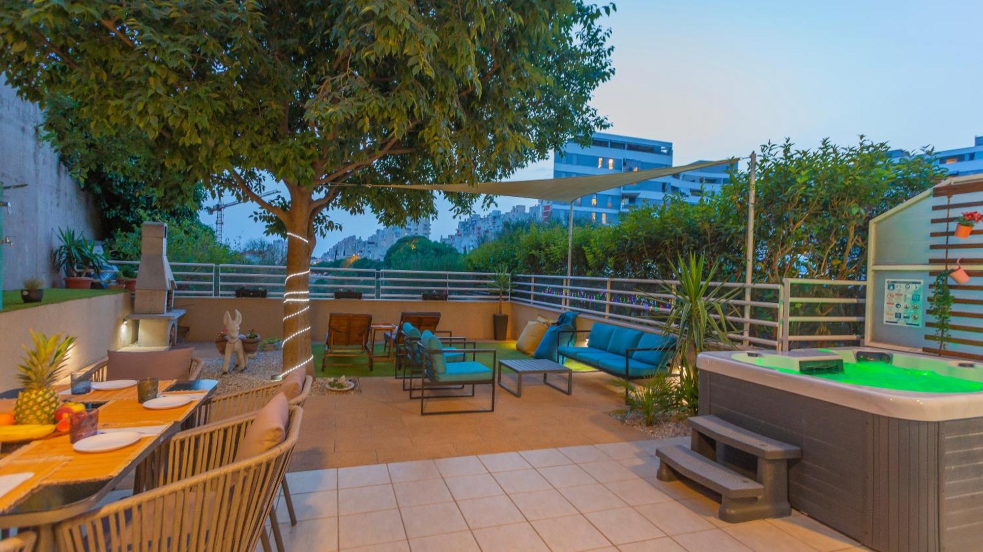 New Delux Green Garden Apartment With Hotube **** สปลิท ภายนอก รูปภาพ